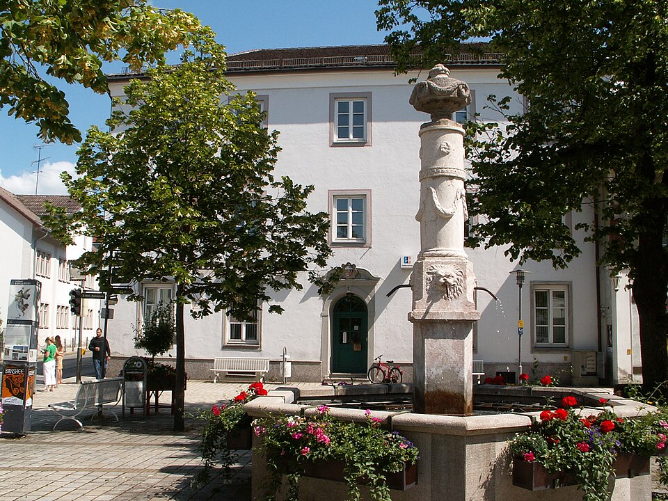 Wintergarten-Fachbetriebe in Marktoberdorf: MOD, Amtshaus ehem, Marktbrunnen