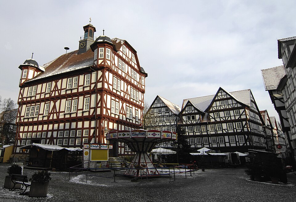 Wintergarten-Fachbetriebe in Melsungen: Rathaus – Foto: Varus111 Wintergarten-Fachbetriebe in Melsungen: Rathaus