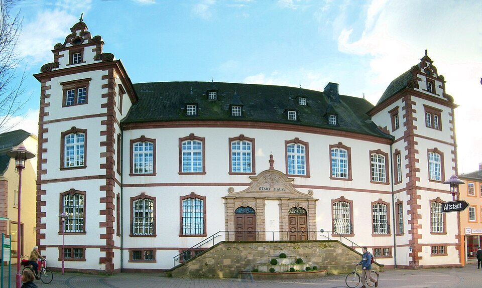 Wintergarten-Fachbetriebe in Merzig: Rathaus – Foto: Lokilech Wintergarten-Fachbetriebe in Merzig: Rathaus
