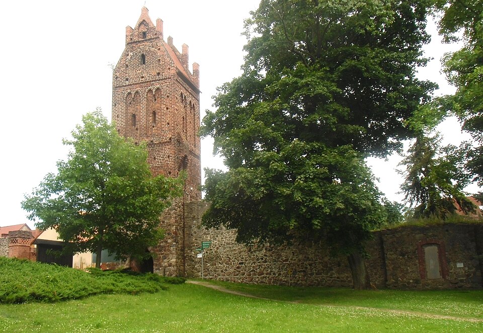 Wintergarten-Fachbetriebe in Müncheberg: Stadtmauer mit Berliner Torturm