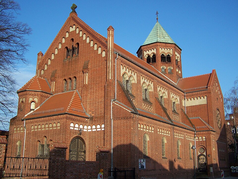 Wintergarten-Fachbetriebe in Nauen: Katholische Kirche – Foto: X-Weinzar Wintergarten-Fachbetriebe in Nauen: Katholische Kirche