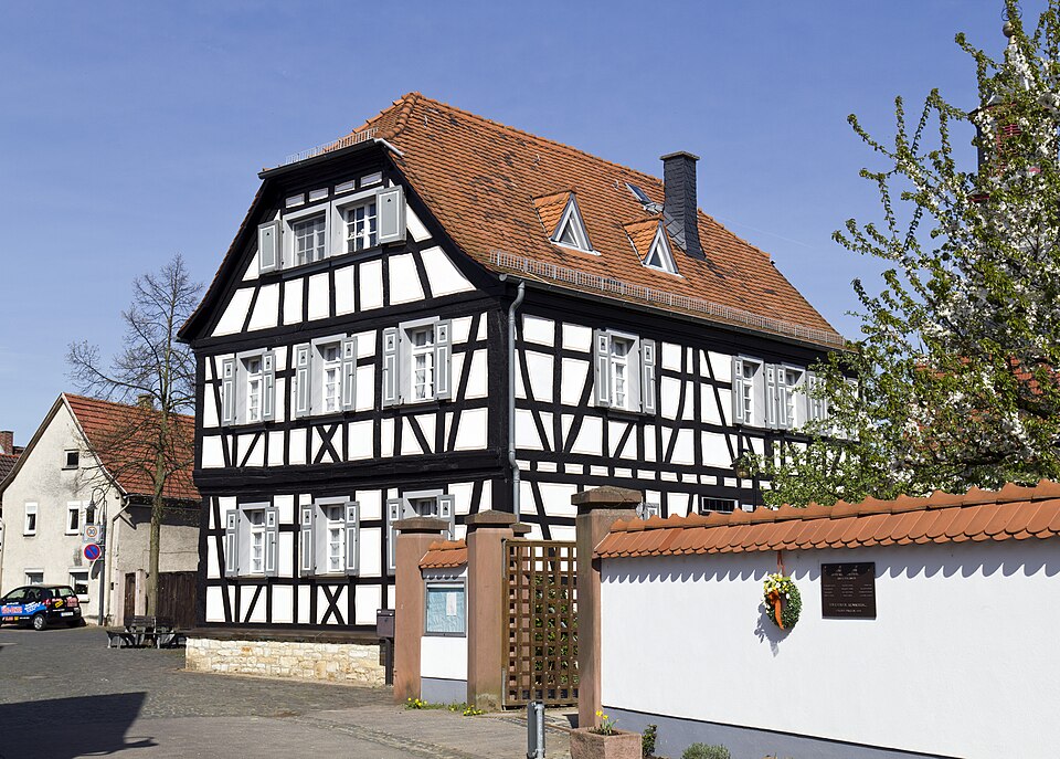 Wintergarten-Fachbetriebe in Nauheim: Historisches Rathaus – Foto: Rudolf Stricker Wintergarten-Fachbetriebe in Nauheim: Historisches Rathaus