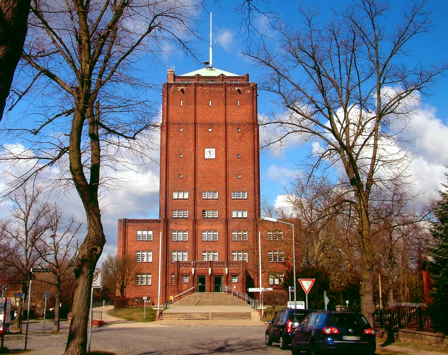Wintergarten-Fachbetriebe in Neuenhagen: Rathaus – Foto: Gradivo Wintergarten-Fachbetriebe in Neuenhagen: Rathaus