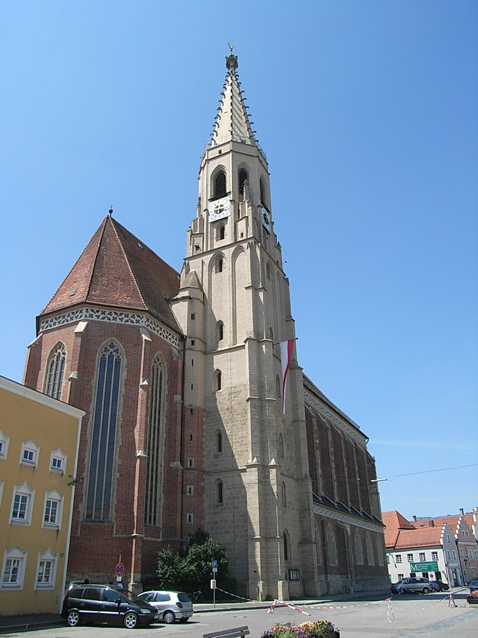 Wintergarten-Fachbetriebe in Neuötting: Pfarrkirche – Foto: Konrad Lackerbeck Wintergarten-Fachbetriebe in Neuötting: Pfarrkirche
