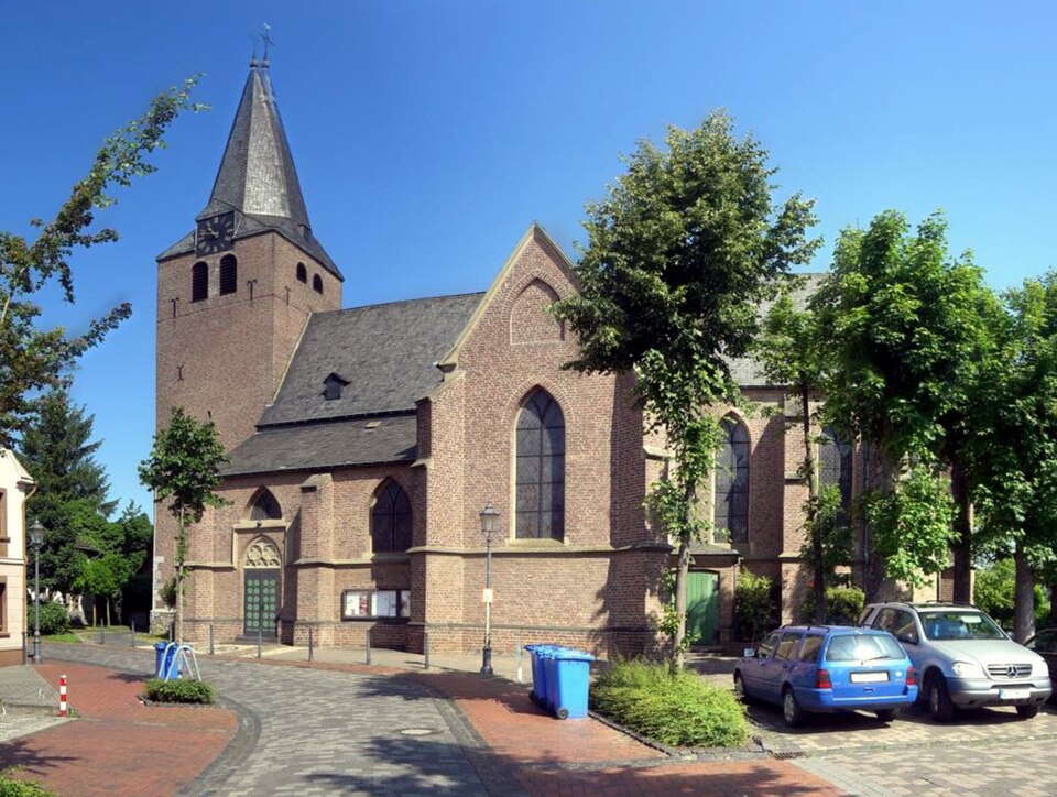 Wintergarten-Fachbetriebe in Niederkrüchten: Pano Kirche – Foto: Ichmichi Wintergarten-Fachbetriebe in Niederkrüchten: Pano Kirche