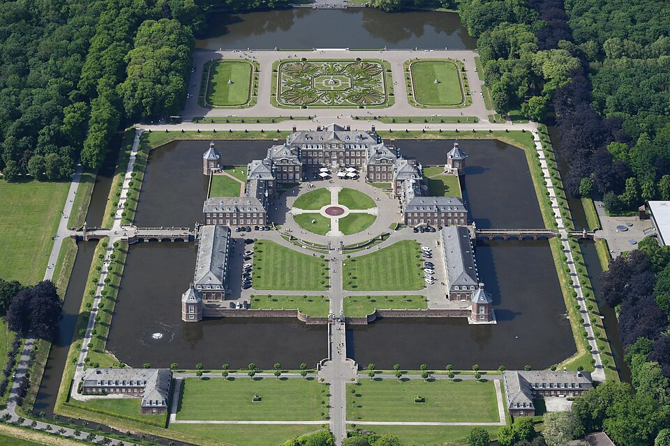 Wintergarten-Fachbetriebe in Nordkirchen: Aerial image of Schloss – Foto: Carsten Steger Wintergarten-Fachbetriebe in Nordkirchen: Aerial image of Schloss