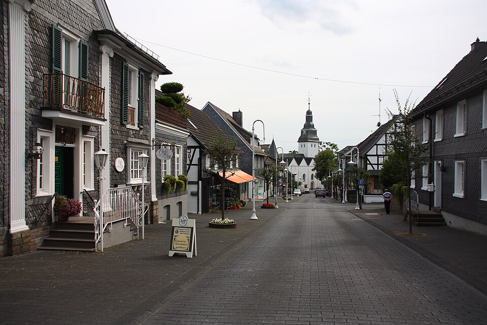Wintergarten-Fachbetriebe in Nümbrecht: Hauptstraße – Foto: Sebastian Hirsch Wintergarten-Fachbetriebe in Nümbrecht: Hauptstraße