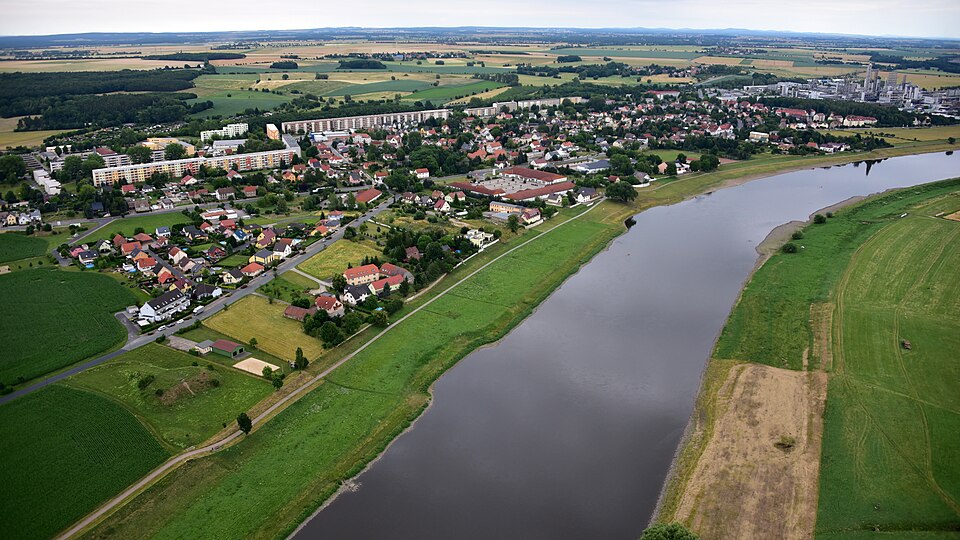 Wintergarten-Fachbetriebe in Nünchritz: Stadtansicht – Foto: Wolkenkratzer Wintergarten-Fachbetriebe in Nünchritz: Stadtansicht
