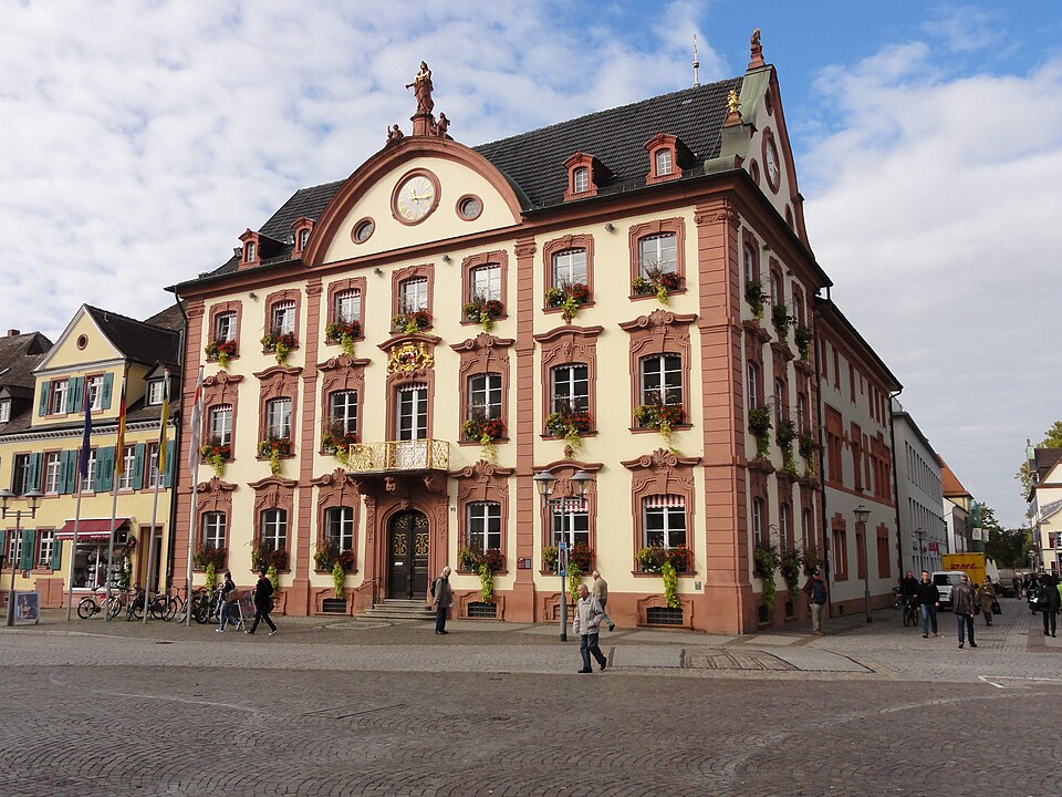 Wintergarten-Fachbetriebe in Offenburg: Rathaus – Foto: Ralph Hammann - Wikimedia Commons Wintergarten-Fachbetriebe in Offenburg: Rathaus