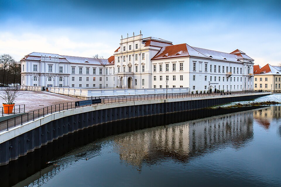 Wintergarten-Fachbetriebe in Oranienburg: Schloss – Foto: Avda Wintergarten-Fachbetriebe in Oranienburg: Schloss