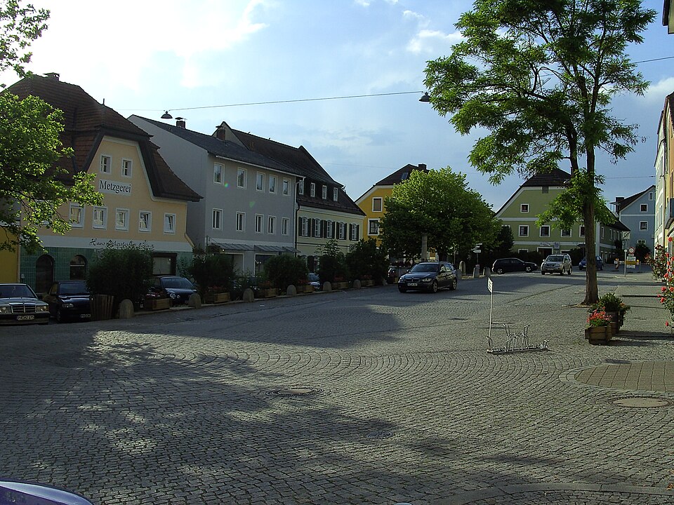 Wintergarten-Fachbetriebe in Ortenburg: Marktplatz – Foto: User:High Contrast Wintergarten-Fachbetriebe in Ortenburg: Marktplatz