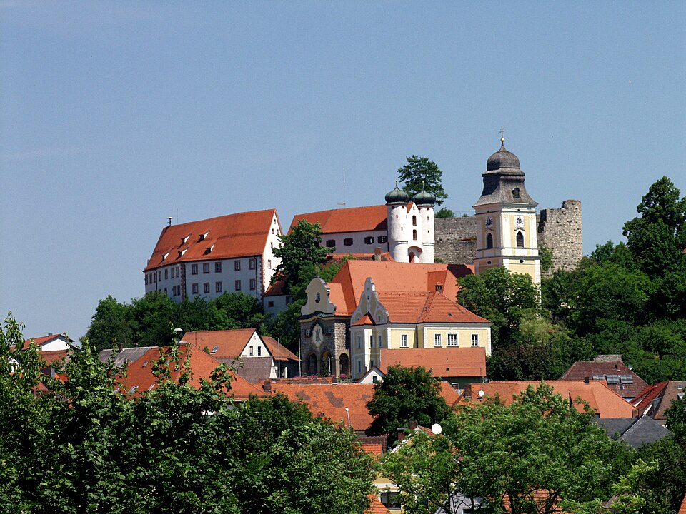 Wintergarten-Fachbetriebe in Parsberg: Ortsansicht Burg Kirche – Foto: Burgmuseum Parsberg Wintergarten-Fachbetriebe in Parsberg: Ortsansicht Burg Kirche