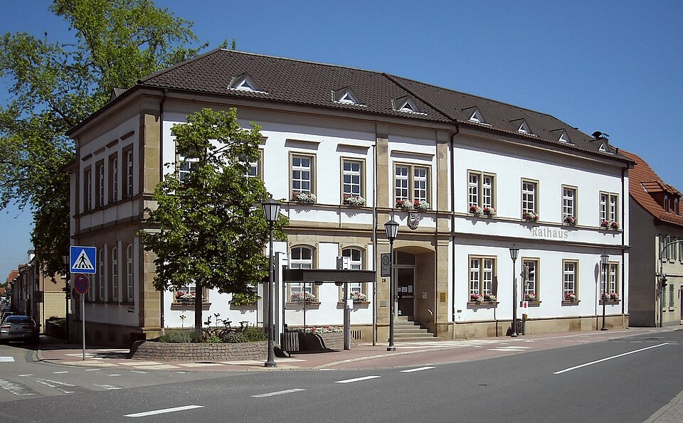 Wintergarten-Fachbetriebe in Plankstadt: Rathaus – Foto: Rudolf Stricker Wintergarten-Fachbetriebe in Plankstadt: Rathaus