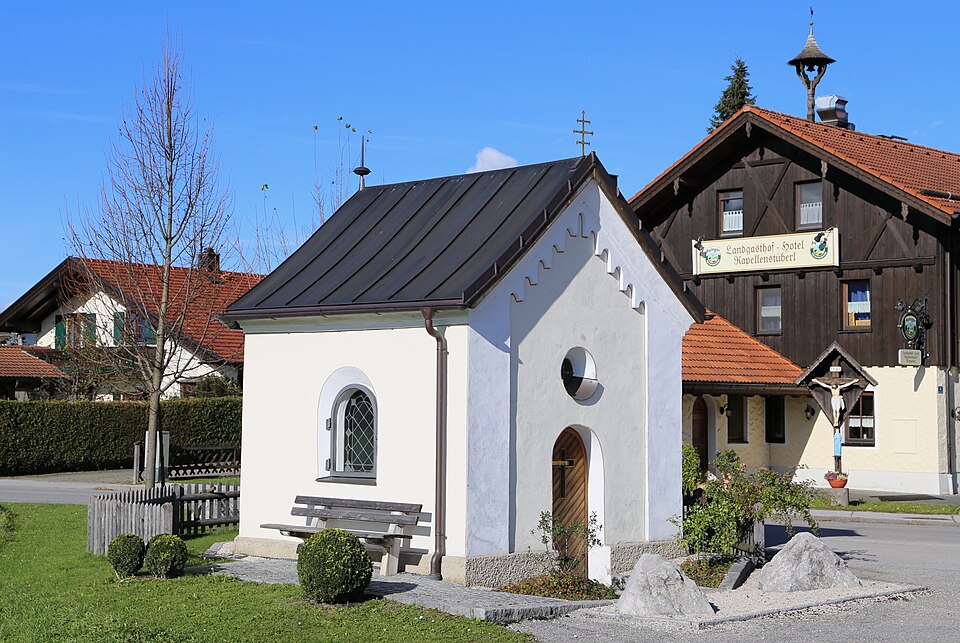 Wintergarten-Fachbetriebe in Raubling: Nicklheimer Str. Kapelle – Foto: Rufus46 Wintergarten-Fachbetriebe in Raubling: Nicklheimer Str. Kapelle