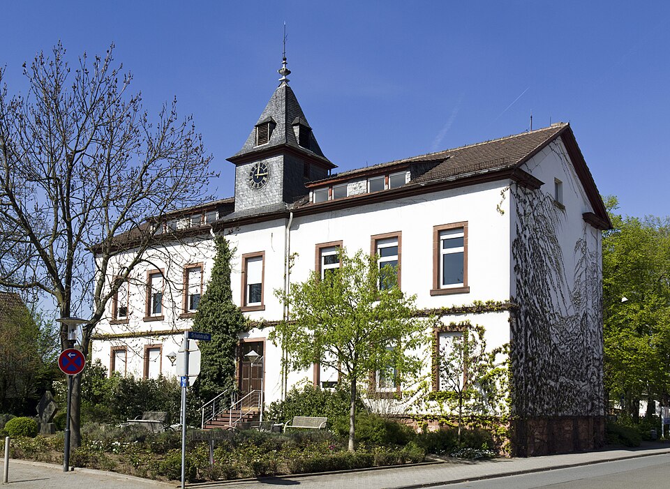 Wintergarten-Fachbetriebe in Raunheim: Rathaus Schulstraße – Foto: Rudolf Stricker Wintergarten-Fachbetriebe in Raunheim: Rathaus Schulstraße