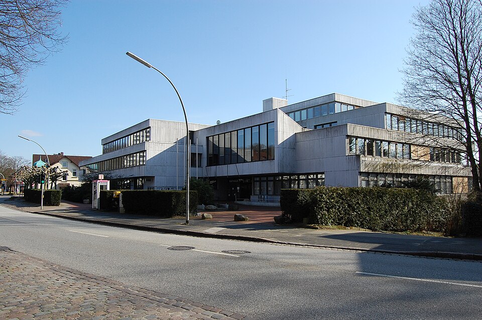Wintergarten-Fachbetriebe in Reinbek: Reinbeker Rathaus