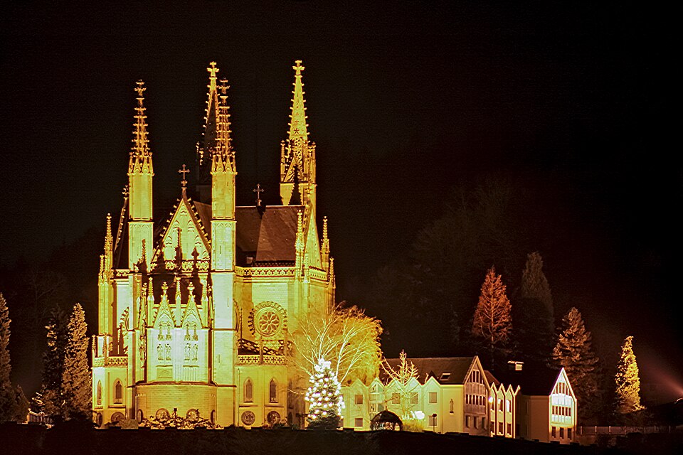 Wintergarten-Fachbetriebe in Remagen: Apollinariskirche – Foto: Gernot Ingo Vazquez Vazquez Wintergarten-Fachbetriebe in Remagen: Apollinariskirche