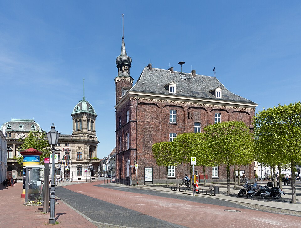 Wintergarten-Fachbetriebe in Rheinberg: Altes Rathaus en Stammhaus – Foto: Michielverbeek Wintergarten-Fachbetriebe in Rheinberg: Altes Rathaus en Stammhaus