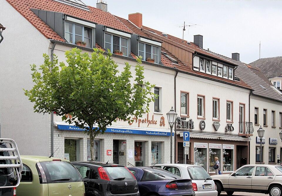 Wintergarten-Fachbetriebe in Saarwellingen: Houses on the Schloßstraße – Foto: Dguendel Wintergarten-Fachbetriebe in Saarwellingen: Houses on the Schloßstraße