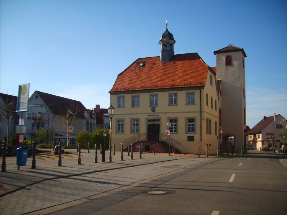 Wintergarten-Fachbetriebe in Sandhausen: Altes Rathaus – Foto: Pitichinaccio Wintergarten-Fachbetriebe in Sandhausen: Altes Rathaus