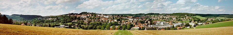 Wintergarten-Fachbetriebe in Sankt Georgen im Schwarzwald: Panorama – Foto: KlausB at German Wikipedia Wintergarten-Fachbetriebe in Sankt Georgen im Schwarzwald: Panorama