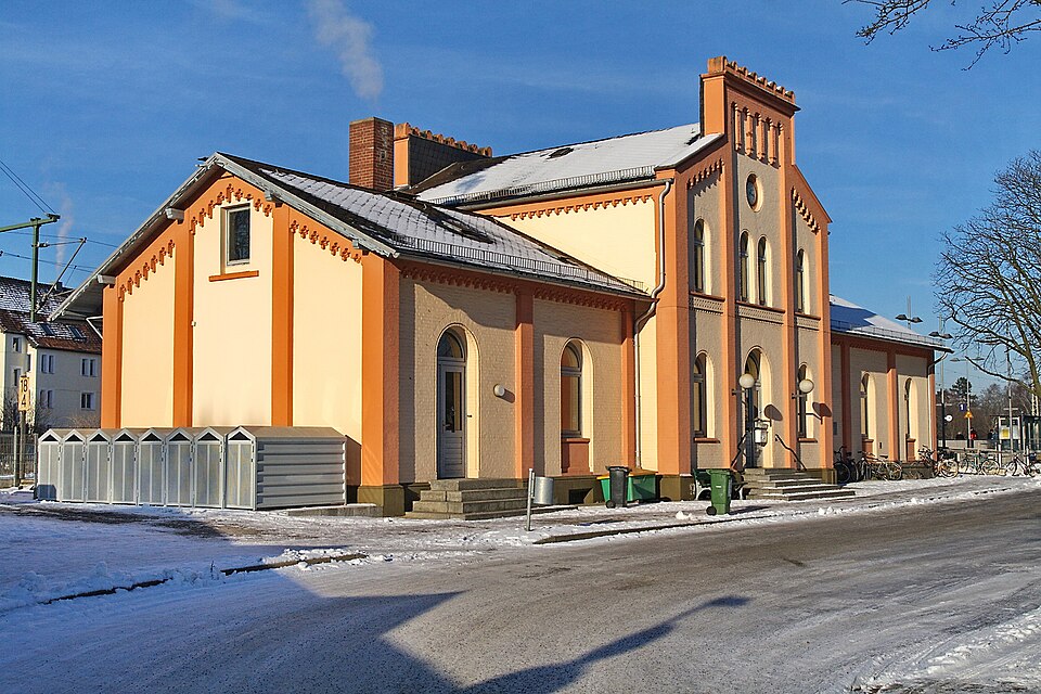 Wintergarten-Fachbetriebe in Sarstedt: Bahnhof – Foto: losch Wintergarten-Fachbetriebe in Sarstedt: Bahnhof