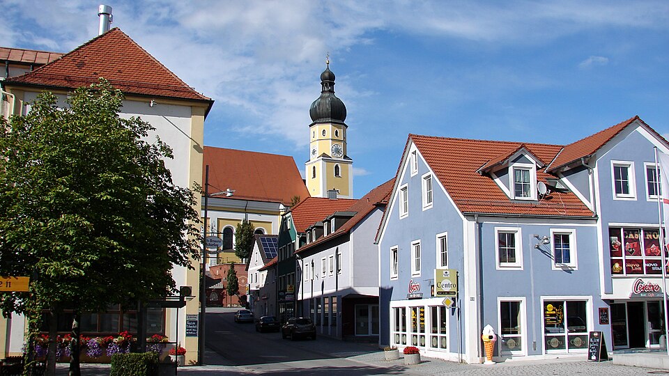 Wintergarten-Fachbetriebe in Schierling: Rathausplatz – Foto: H. Helmlechner Wintergarten-Fachbetriebe in Schierling: Rathausplatz