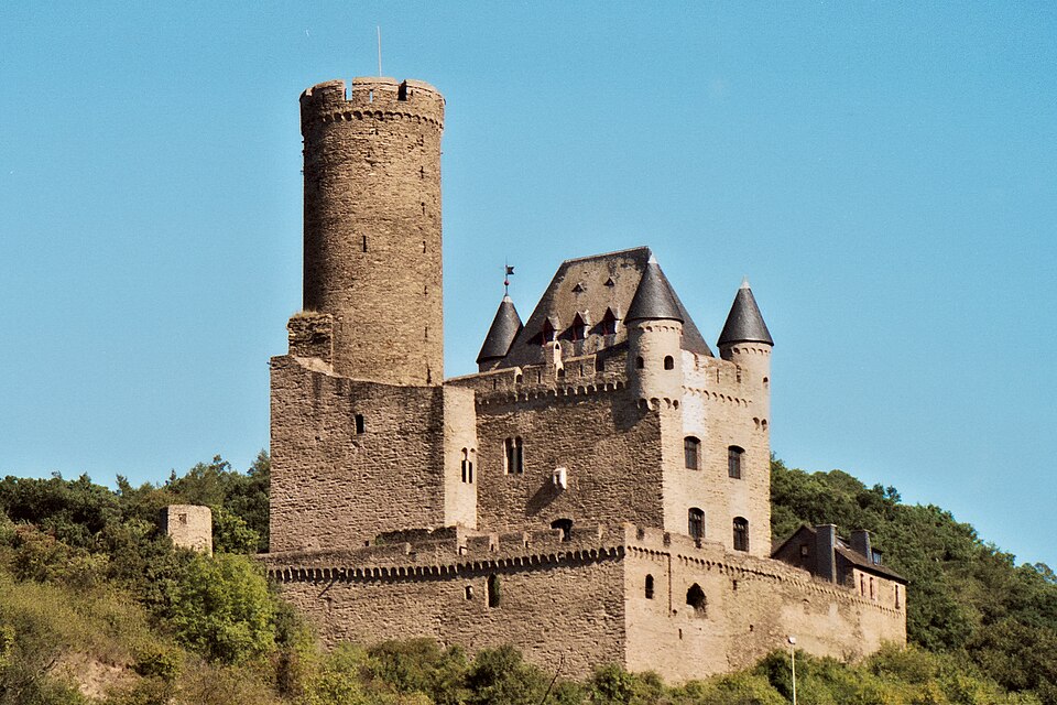 Wintergarten-Fachbetriebe in Schwalbach: Burg – Foto: Wikimedia-Autor Wintergarten-Fachbetriebe in Schwalbach: Burg