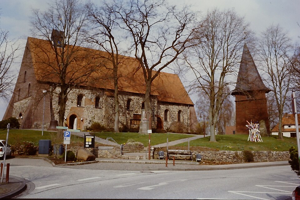 Wintergarten-Fachbetriebe in Seevetal: St Mauritius Kirche – Foto: Schizoschaf Wintergarten-Fachbetriebe in Seevetal: St Mauritius Kirche