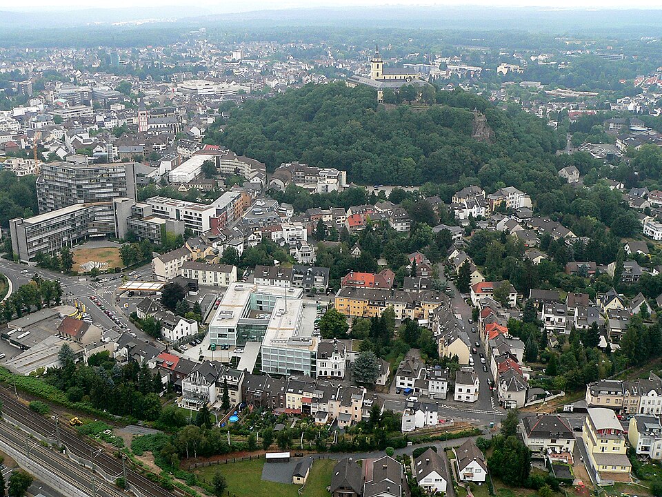 Wintergarten-Fachbetriebe in Siegburg: Luftbild – Foto: Wikimedia-Autor Wintergarten-Fachbetriebe in Siegburg: Luftbild