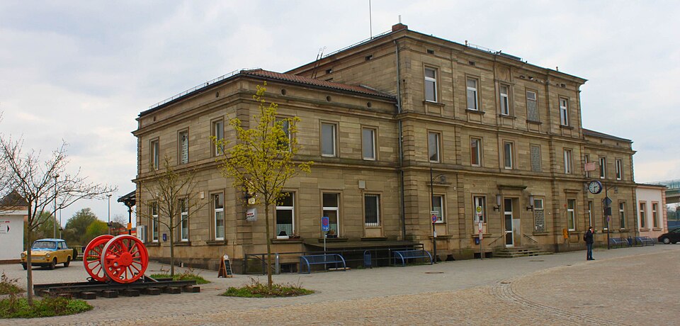 Wintergarten-Fachbetriebe in Speichersdorf: Bahnhof – Foto: Benreis Wintergarten-Fachbetriebe in Speichersdorf: Bahnhof