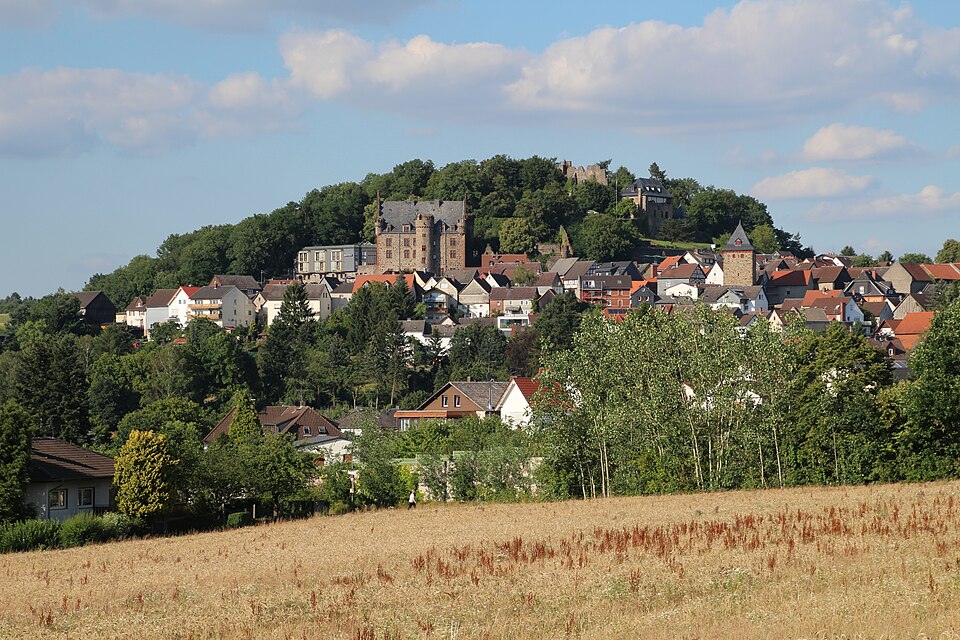 Wintergarten-Fachbetriebe in Staufenberg: Burg – Foto: Gerold Rosenberg 14:50, 20 July 2016 Wintergarten-Fachbetriebe in Staufenberg: Burg