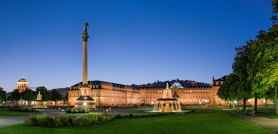 Wintergarten-Fachbetriebe in Stuttgart: Neues Schloss Schlossplatzspringbrunnen Jubiläumssäule – Foto: Julian Herzog Wintergarten-Fachbetriebe in Stuttgart: Neues Schloss Schlossplatzspringbrunnen Jubiläumssäule