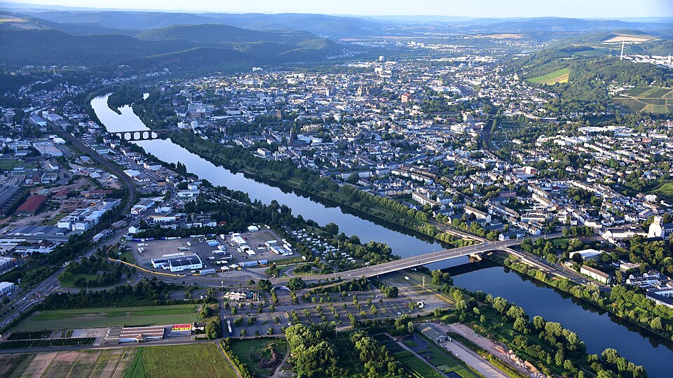 Wintergarten-Fachbetriebe in Trier: Stadtansicht – Foto: Wolkenkratzer Wintergarten-Fachbetriebe in Trier: Stadtansicht
