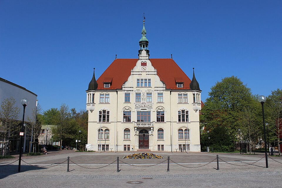 Wintergarten-Fachbetriebe in Trossingen: Rathaus – Foto: Gabriel Rinaldi Wintergarten-Fachbetriebe in Trossingen: Rathaus