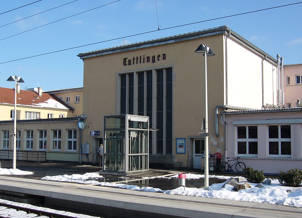 Wintergarten-Fachbetriebe in Tuttlingen: Bahnhof – Foto: Andreas Frankenhauser Wintergarten-Fachbetriebe in Tuttlingen: Bahnhof