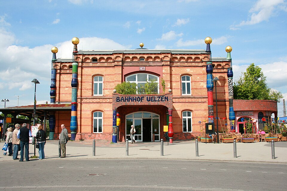 Wintergarten-Fachbetriebe in Uelzen: Hundertwasserbahnhof