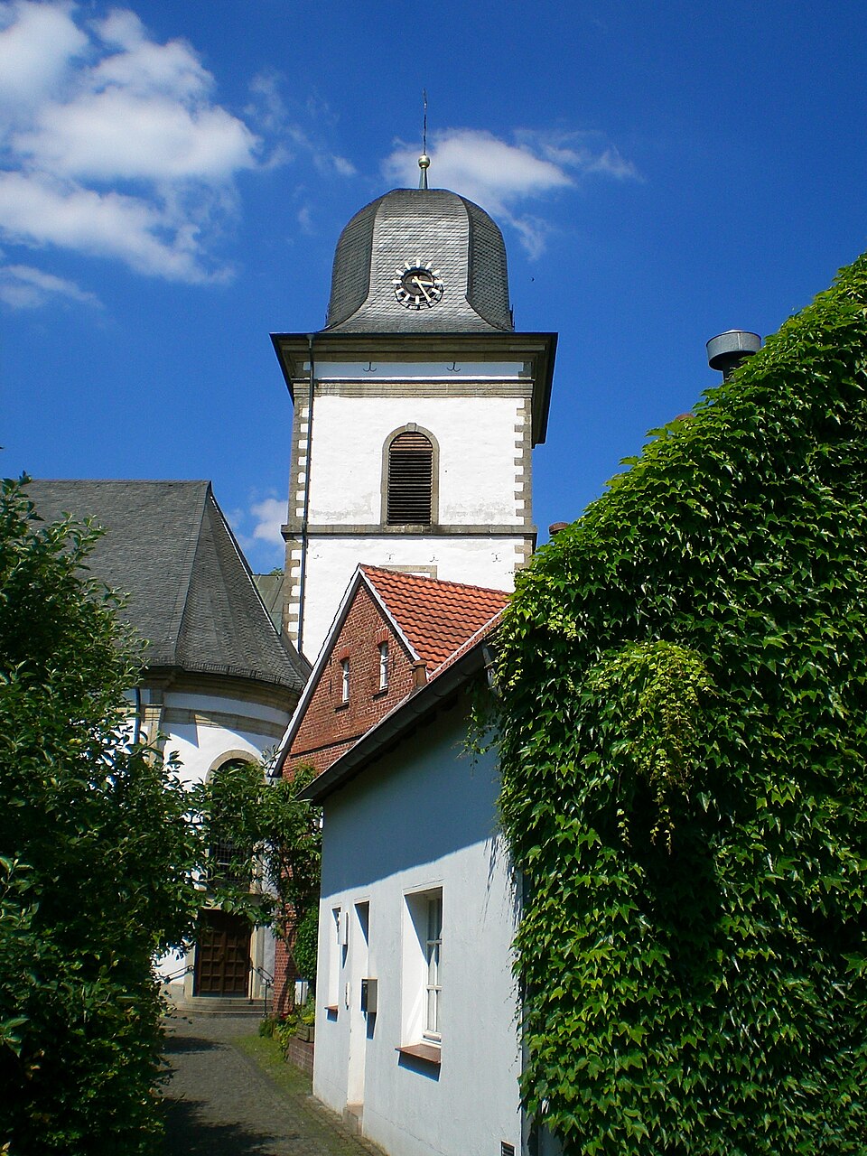 Wintergarten-Fachbetriebe in Verl: St. Anna Kirche, Blick auf den Turm – Foto: C-we Wintergarten-Fachbetriebe in Verl: St. Anna Kirche, Blick auf den Turm