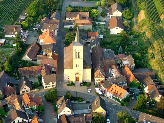 Wintergarten-Fachbetriebe in Vogtsburg: Luftbild – Foto: Luftfahrer = Norbert Blau – Weitere Luftbilder von Oberrotweil Wintergarten-Fachbetriebe in Vogtsburg: Luftbild