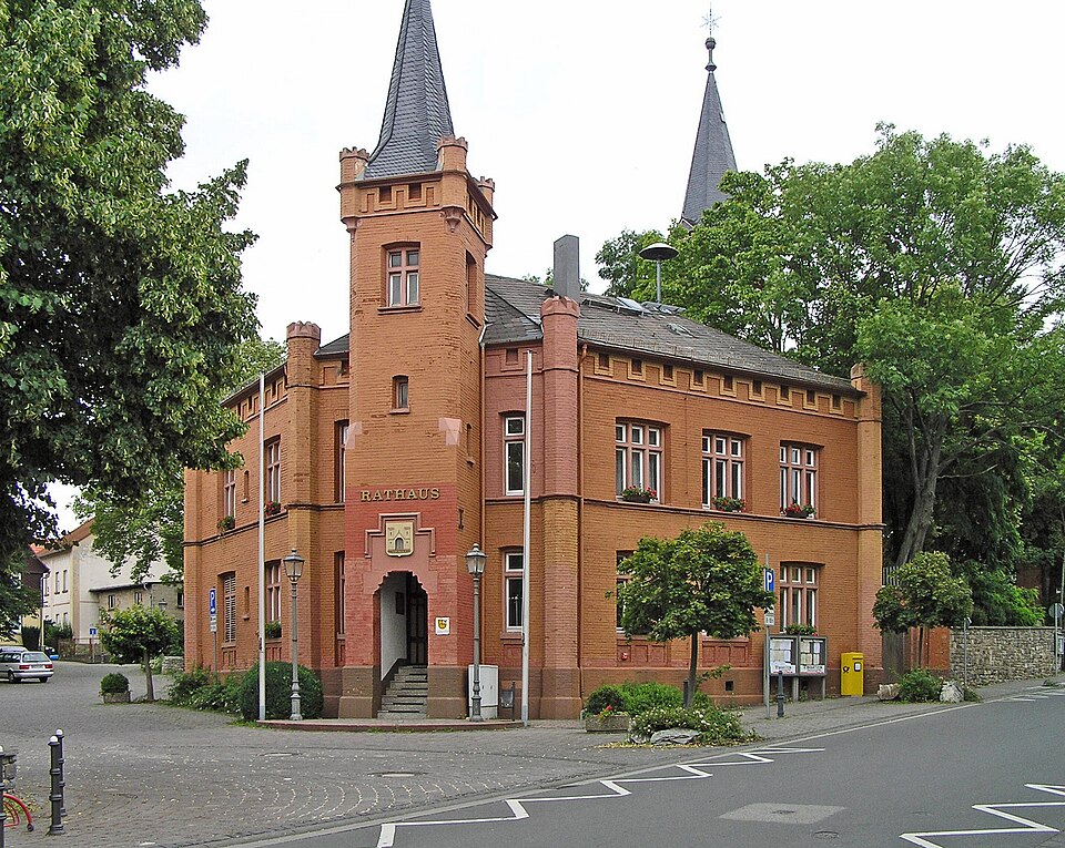 Wintergarten-Fachbetriebe in Wehrheim: Rotes Rathaus – Foto: Karsten Ratzke Wintergarten-Fachbetriebe in Wehrheim: Rotes Rathaus