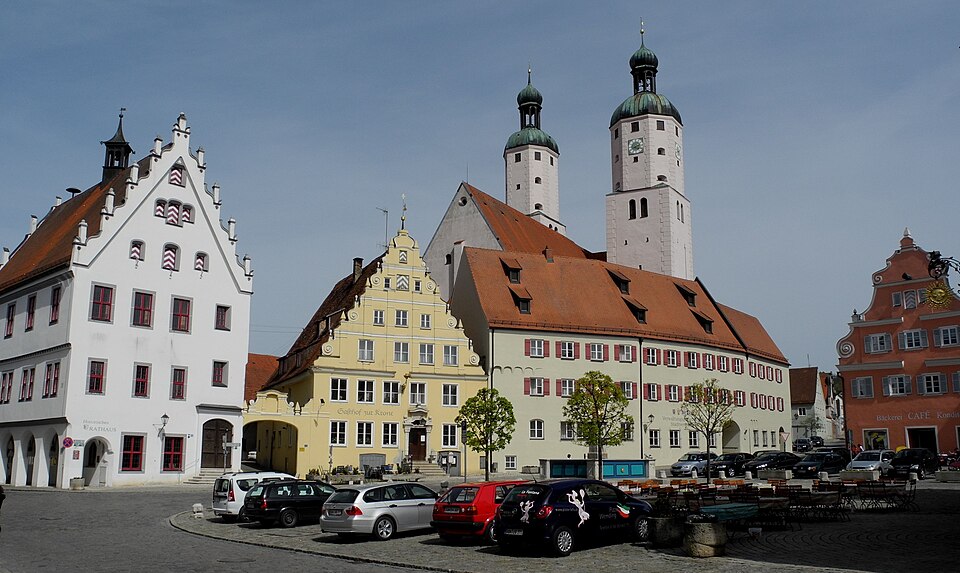 Wintergarten-Fachbetriebe in Wemding: Marktplatz mit histor. Rathaus – Foto: Franzfoto Wintergarten-Fachbetriebe in Wemding: Marktplatz mit histor. Rathaus