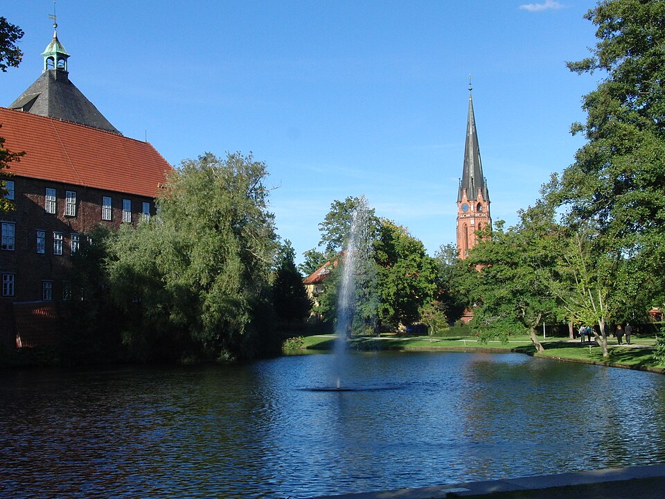 Wintergarten-Fachbetriebe in Winsen (Luhe): Luhe Blick auf das Schloss und St Marien Kirche