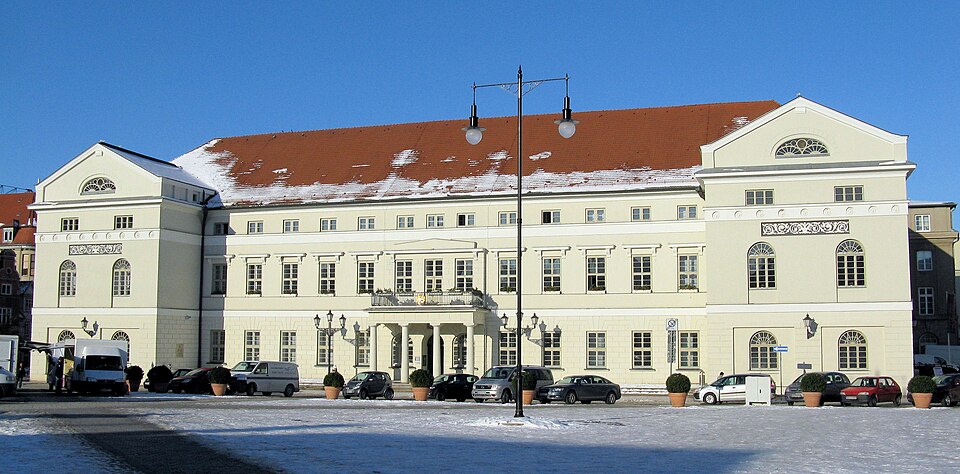 Wintergarten-Fachbetriebe in Wismar: Rathaus – Foto: Niteshift Wintergarten-Fachbetriebe in Wismar: Rathaus