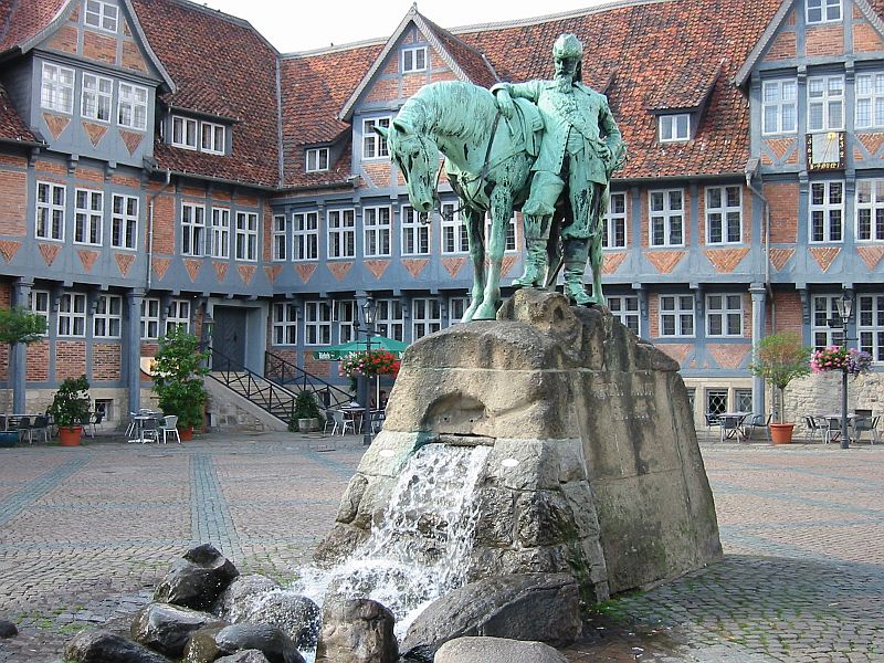 Wintergarten-Fachbetriebe in Wolfenbüttel: August II-Marktplatz – Foto: Burkhardm at German Wikipedia Wintergarten-Fachbetriebe in Wolfenbüttel: August II-Marktplatz