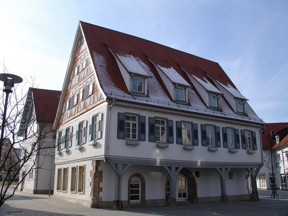 Wintergarten-Fachbetriebe in Wolfschlugen: Rathaus – Foto: Daniel Fritz at de.wikipedia Wintergarten-Fachbetriebe in Wolfschlugen: Rathaus