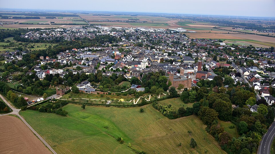 Wintergarten-Fachbetriebe in Zülpich: Stadtansicht – Foto: Wolkenkratzer Wintergarten-Fachbetriebe in Zülpich: Stadtansicht